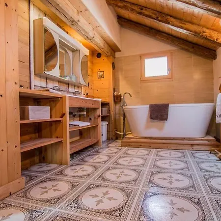 Horská chata Beautiful, Atypical Loft In The Aravis